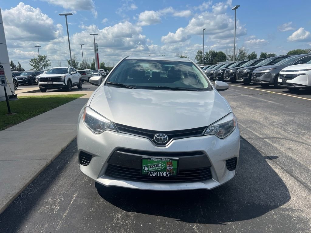 Used 2015 Classic Silver Metallic Toyota LE image 9