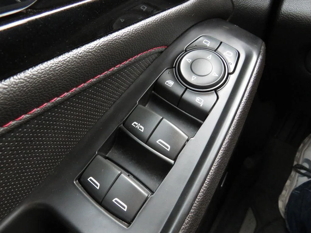 Used 2023 Summit White Chevrolet RS image 31