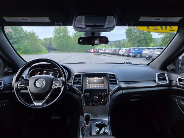 Used 2021 Diamond Black Jeep Laredo E image 18