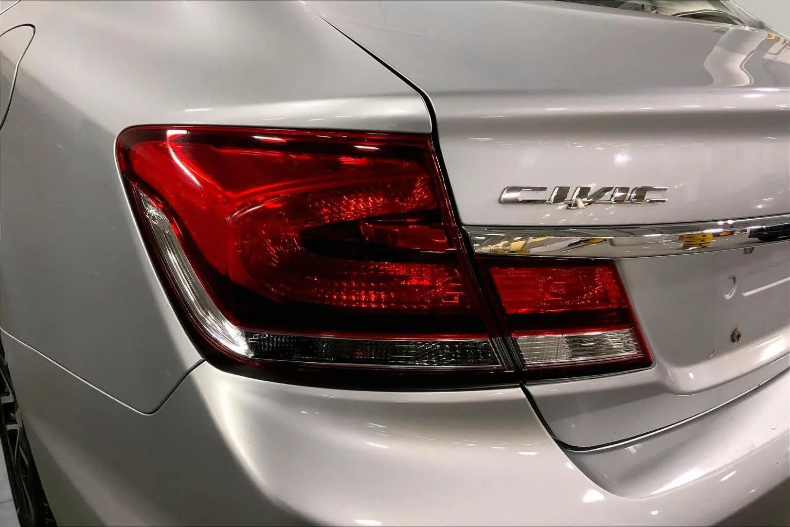 Used 2015 Alabaster Silver Metallic Honda EX image 29