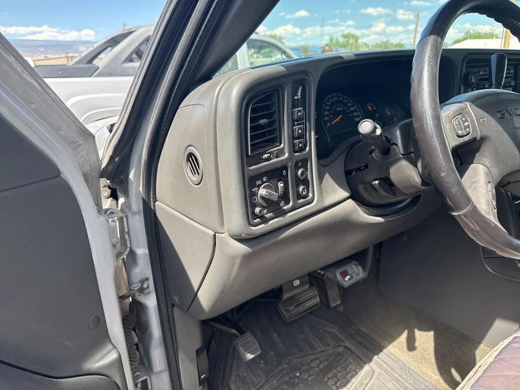 Used 2005 Special Paint GMC SLT image 39