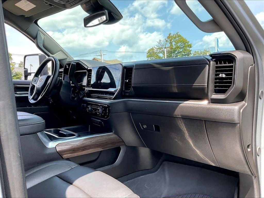Used 2025 Gray Chevrolet LT image 14