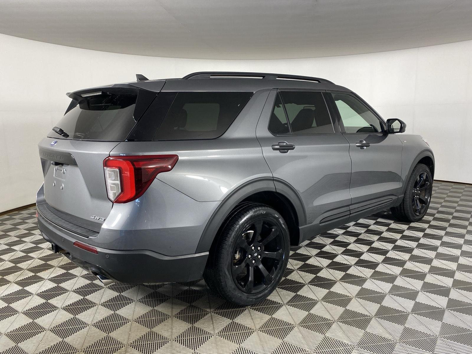 Used 2023 Carbonized Gray Ford ST-Line image 10