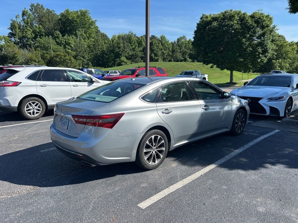 Used 2016 Silver Toyota XLE Premium image 3