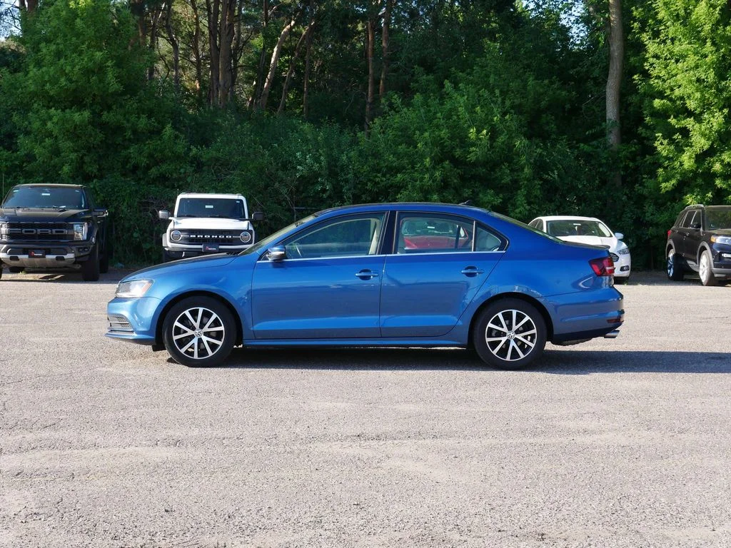 Used 2017 Blue Volkswagen 1.4T SE image 5