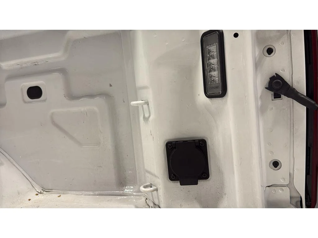 Used 2025 Summit White Chevrolet LT image 11