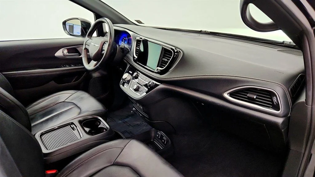 Used 2021 Brilliant Black Crystal Pearlcoat Chrysler Touring L AWD w/ Premium & Safety Sphere Group image 26