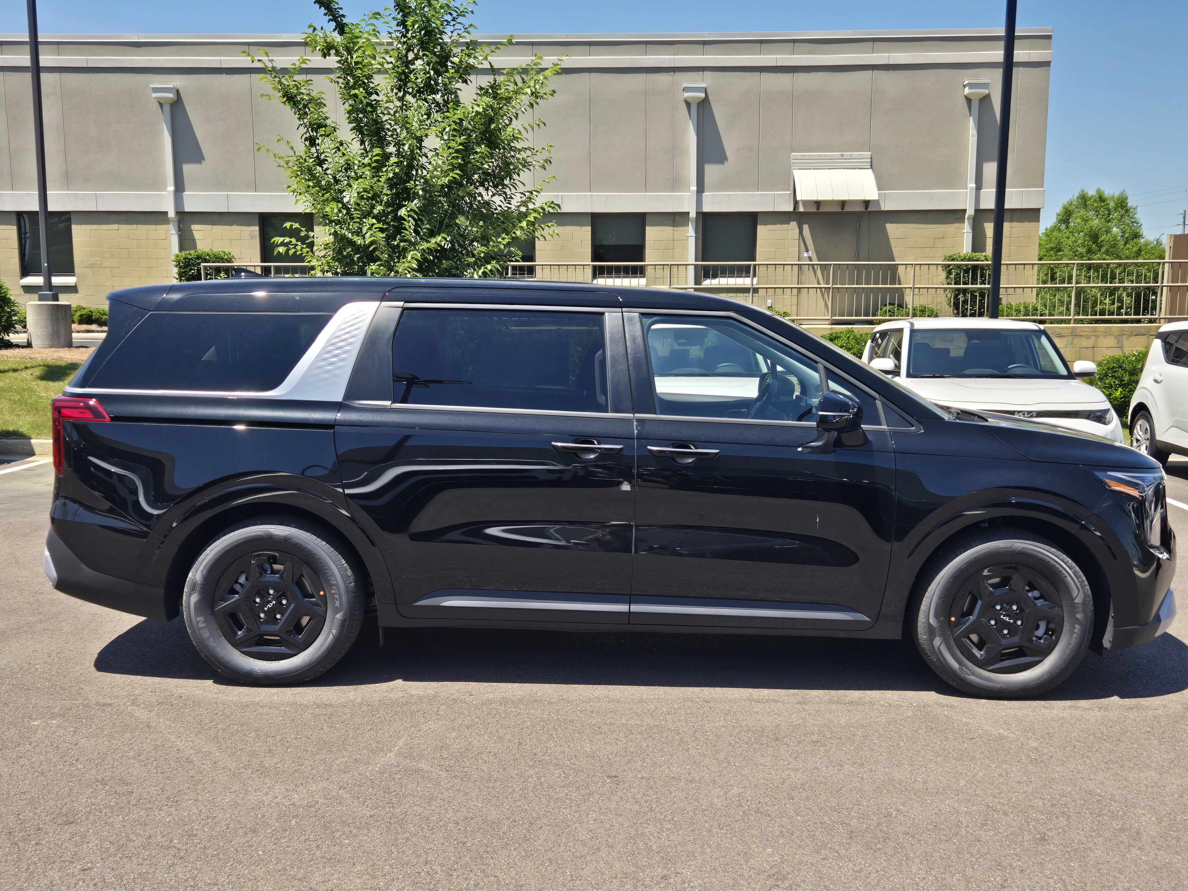 New 2025 Kia Carnival LXS Mini-van, Passenger in Brandon #K544684