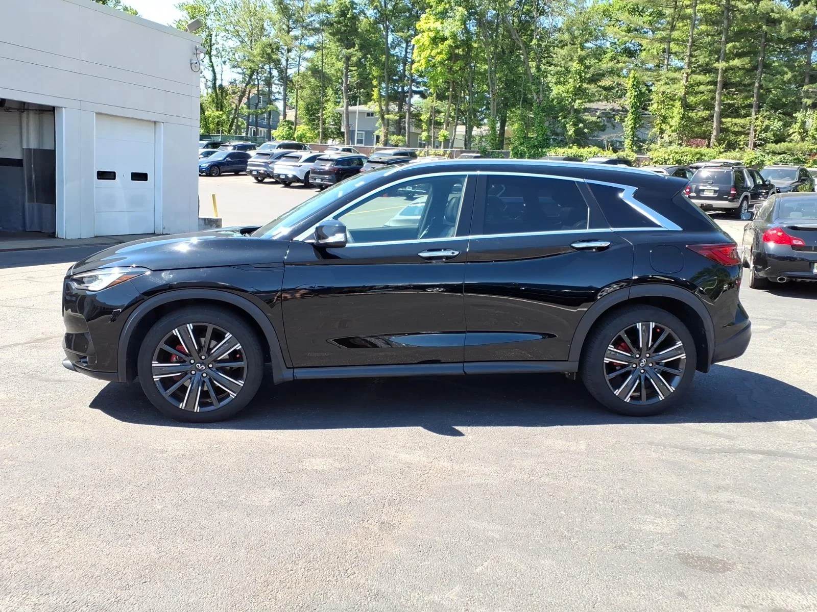 Certified Used 2022 Black INFINITI LUXE image 9