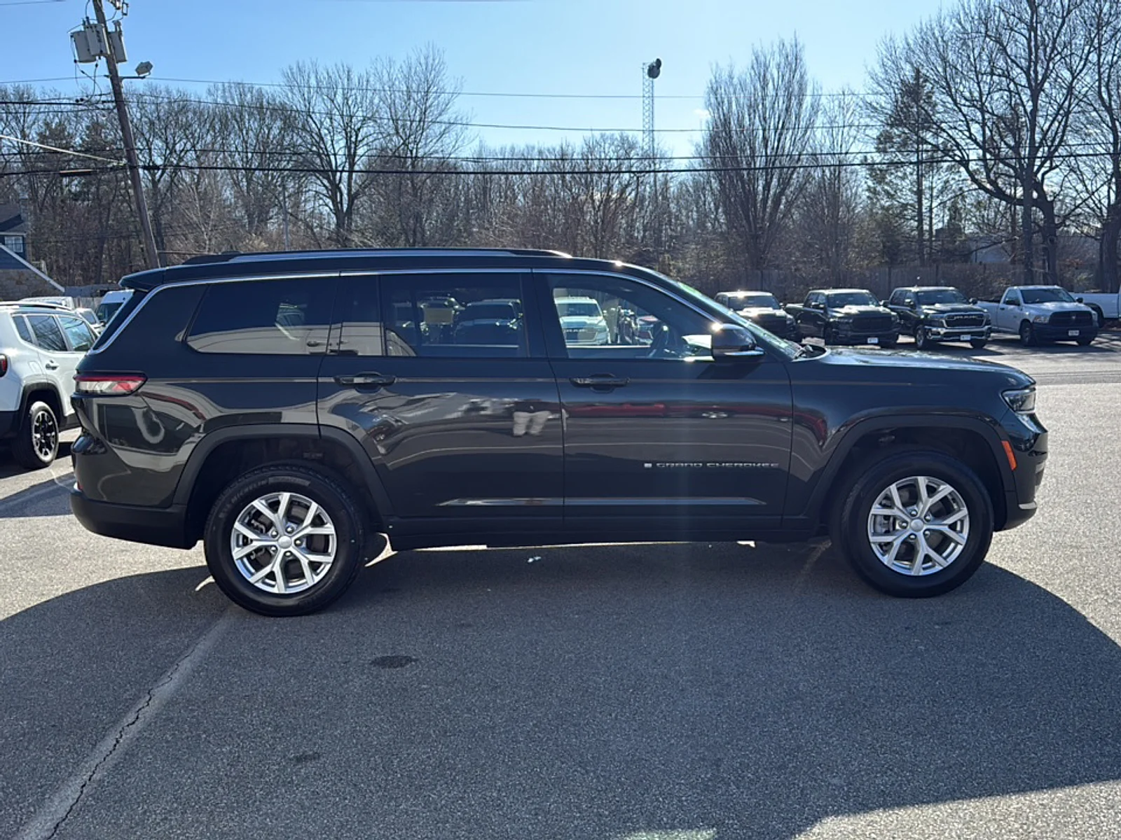Certified Used 2023 Rocky Mountain Pearlcoat Jeep Limited 4x4 image 4