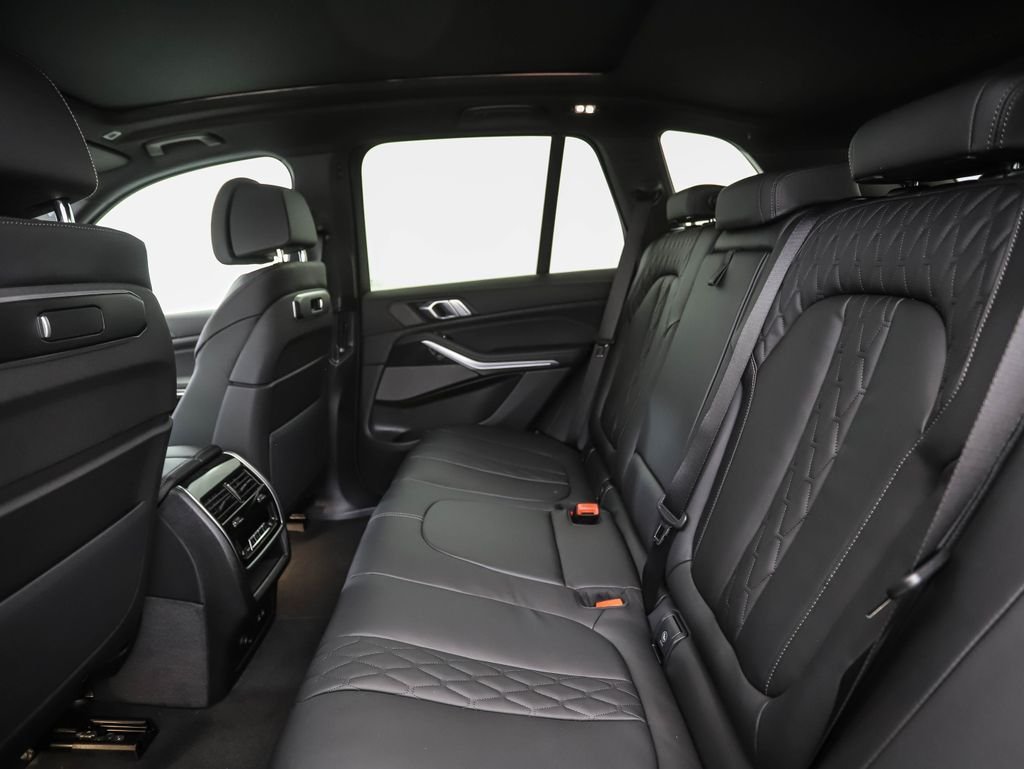 New 2026 Carbon Black Metallic BMW xDrive40i image 22
