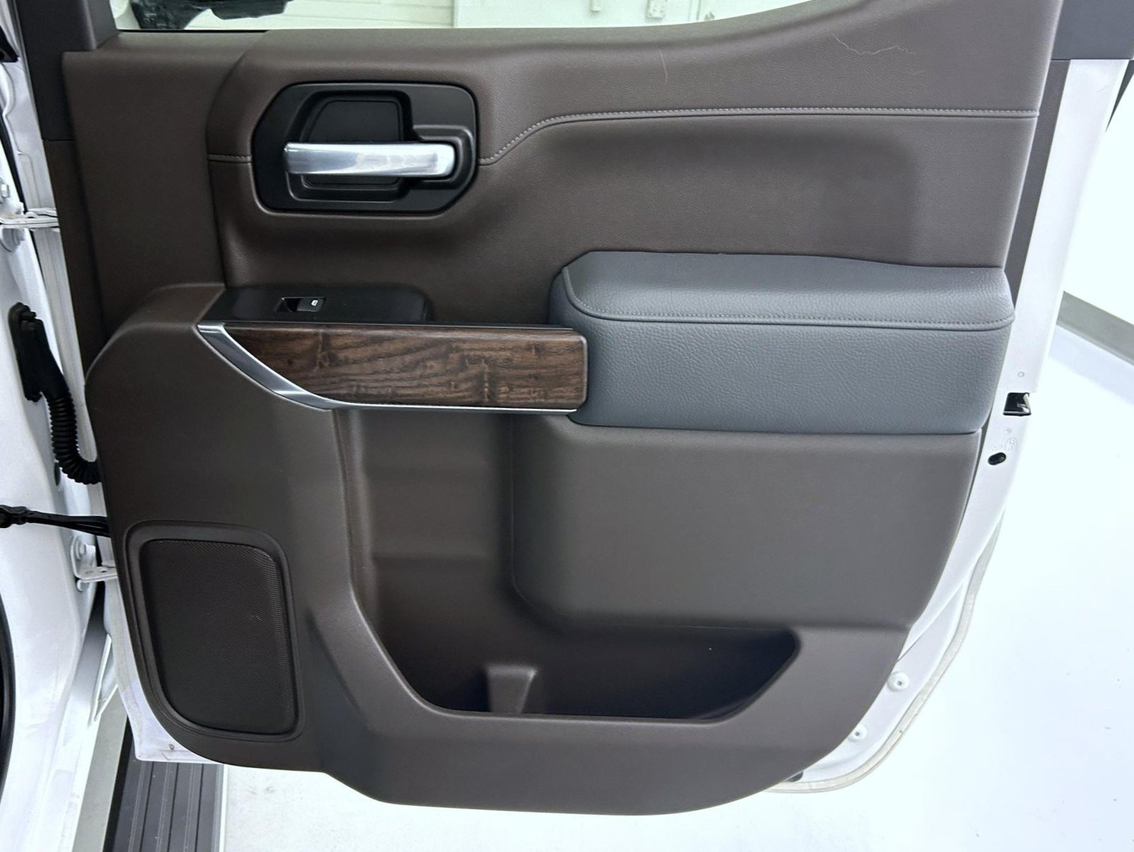 Used 2021 White GMC Denali image 18