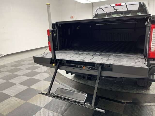 Used 2024 Agate Black Metallic Ford LARIAT image 37
