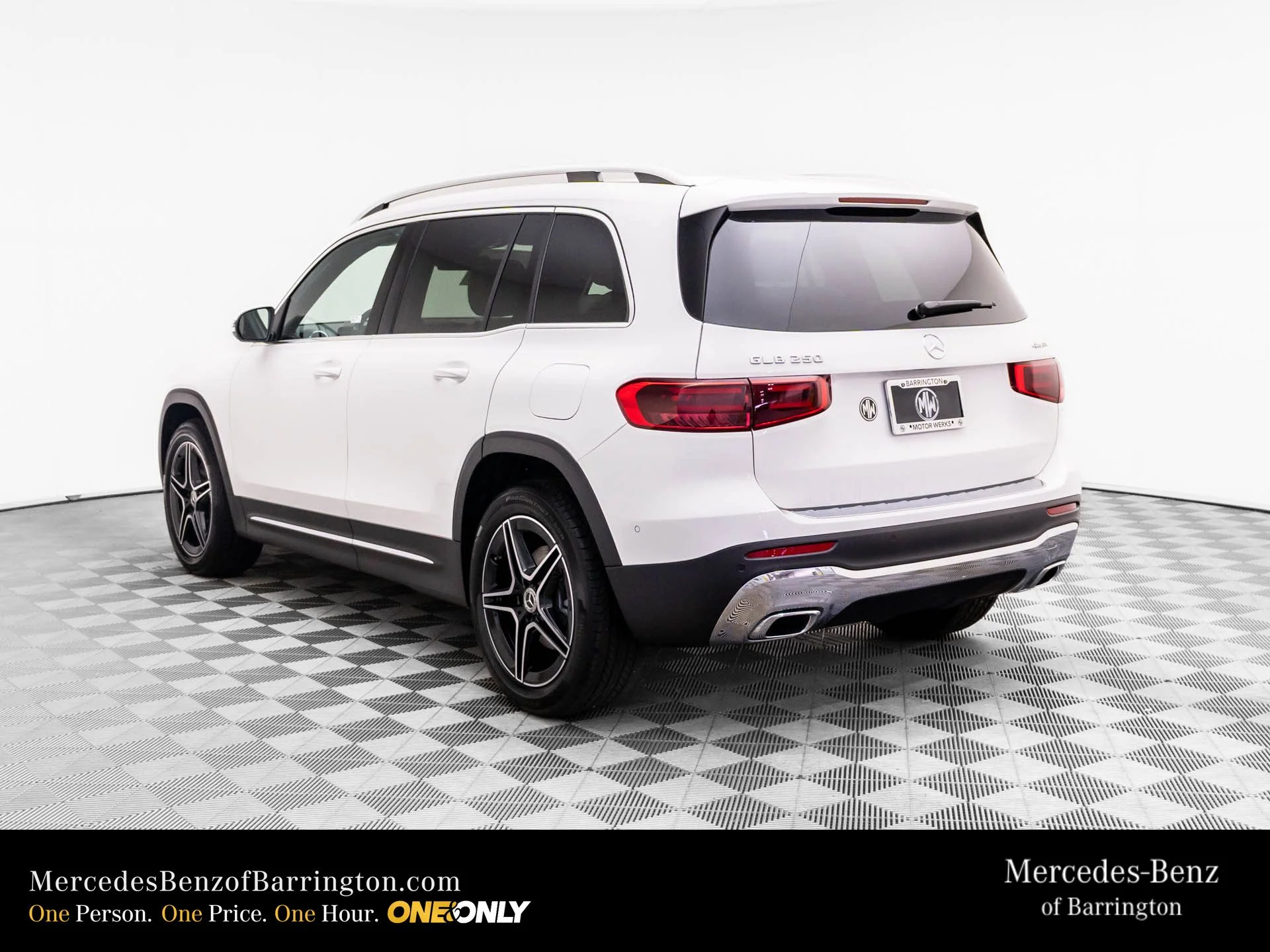 New 2026 White Mercedes-Benz GLB 250 image 3