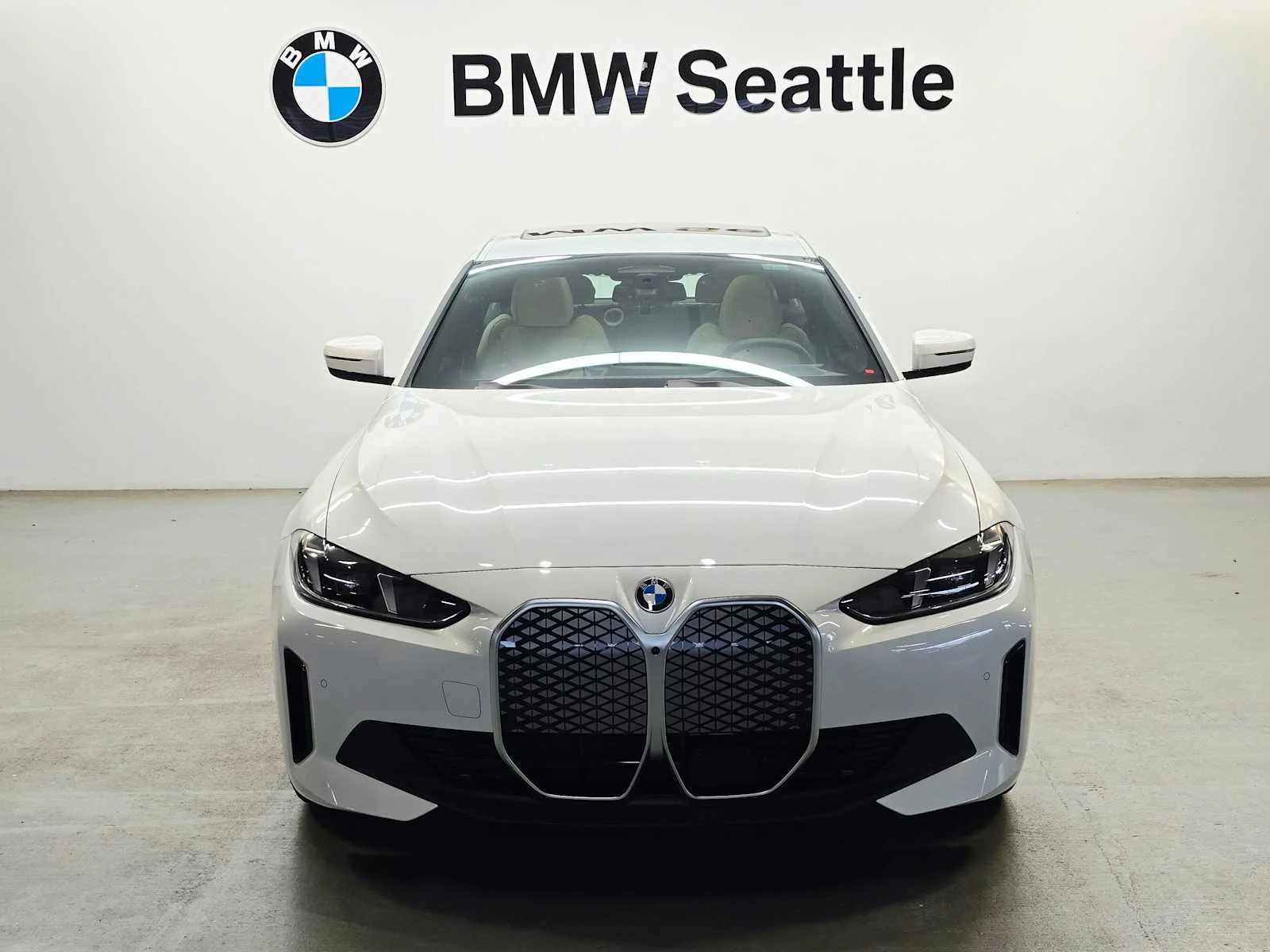 New 2026 Mineral White Metallic BMW xDrive40 image 6