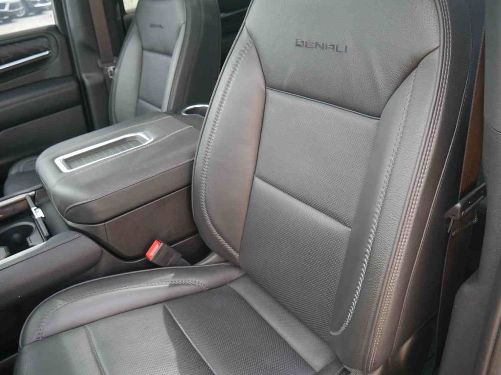 Used 2024  GMC Denali image 30