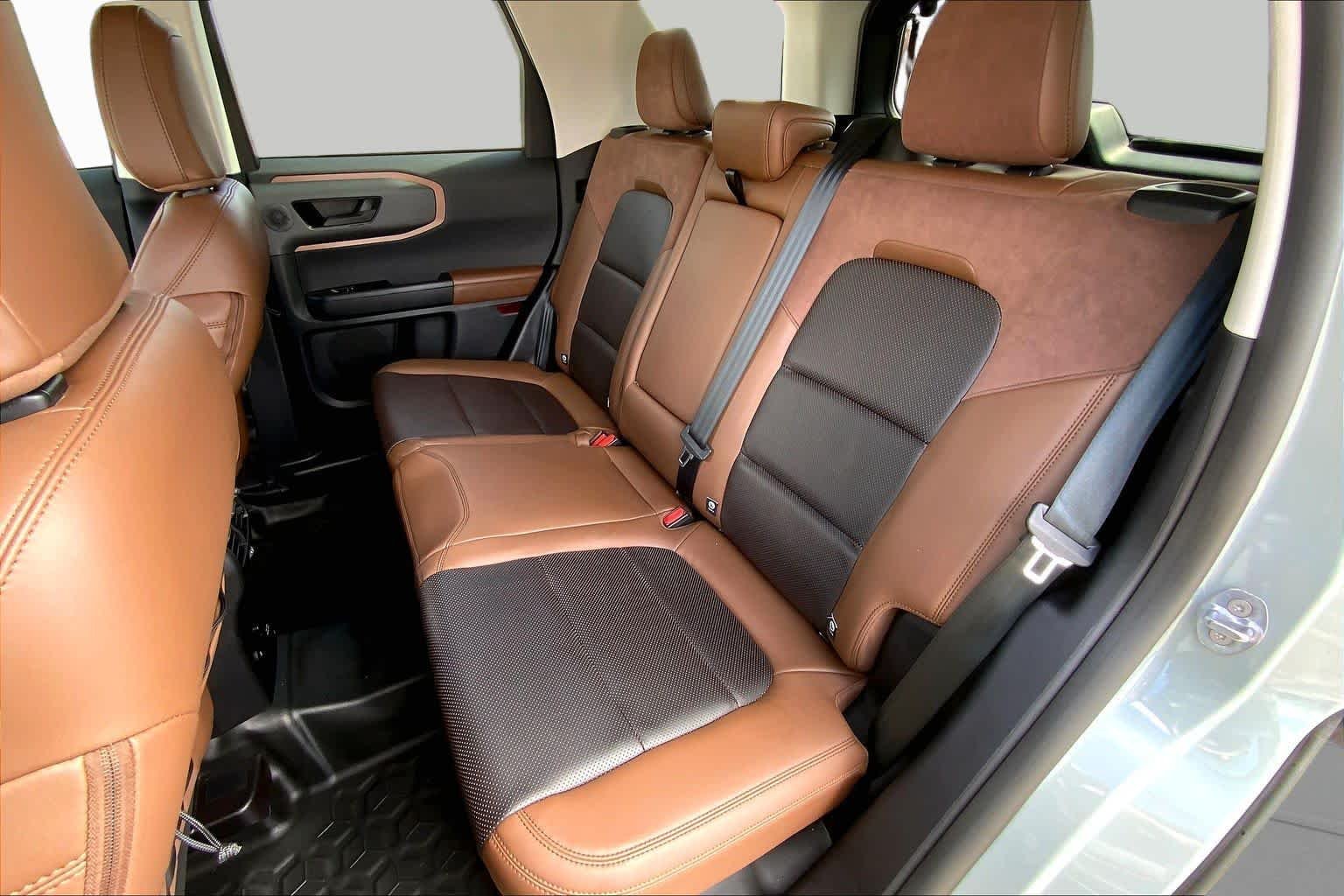 Used 2023 Cactus Gray Ford Badlands image 18