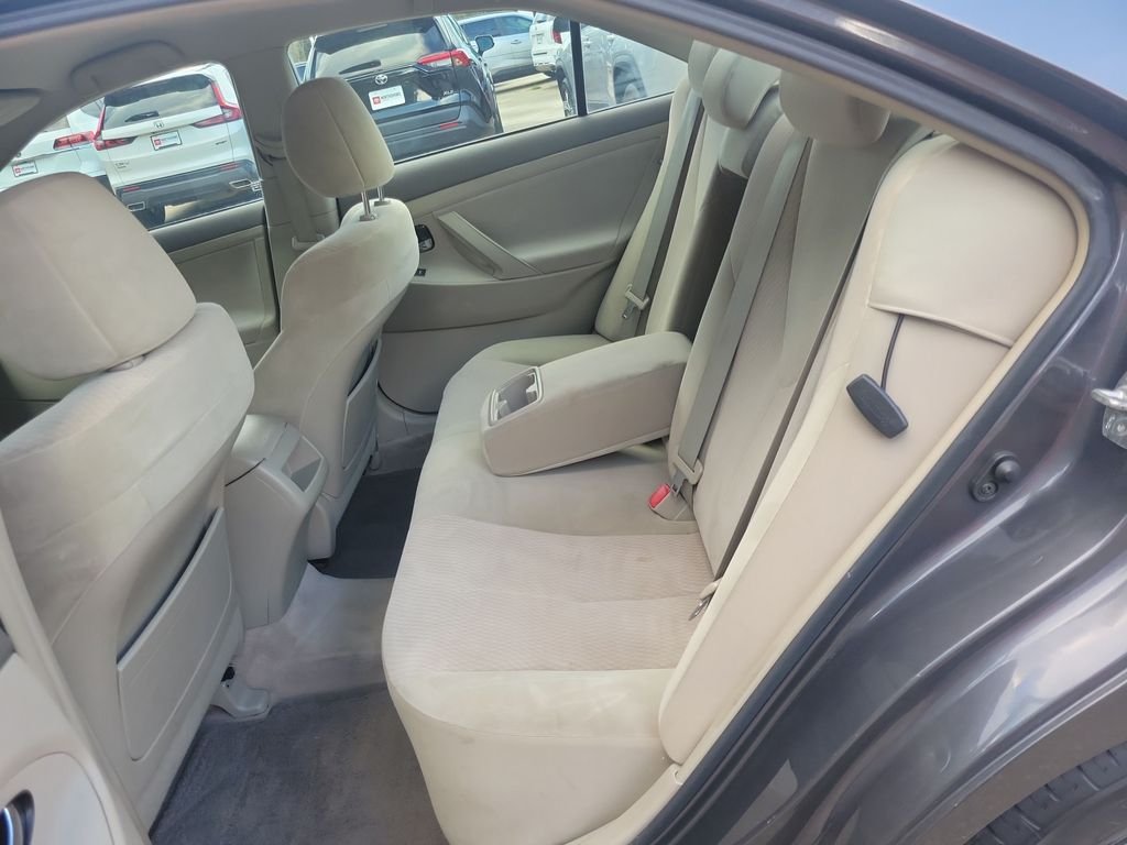 Used 2011 Gray Toyota LE image 22
