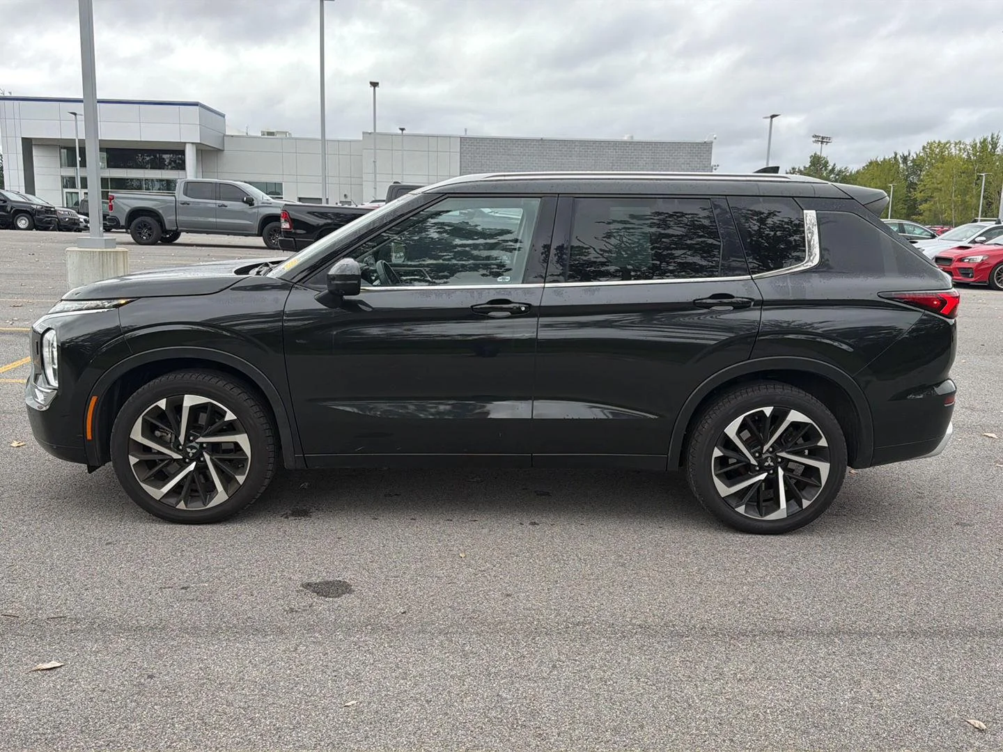 Used 2022 Black Diamond Mitsubishi SEL image 6