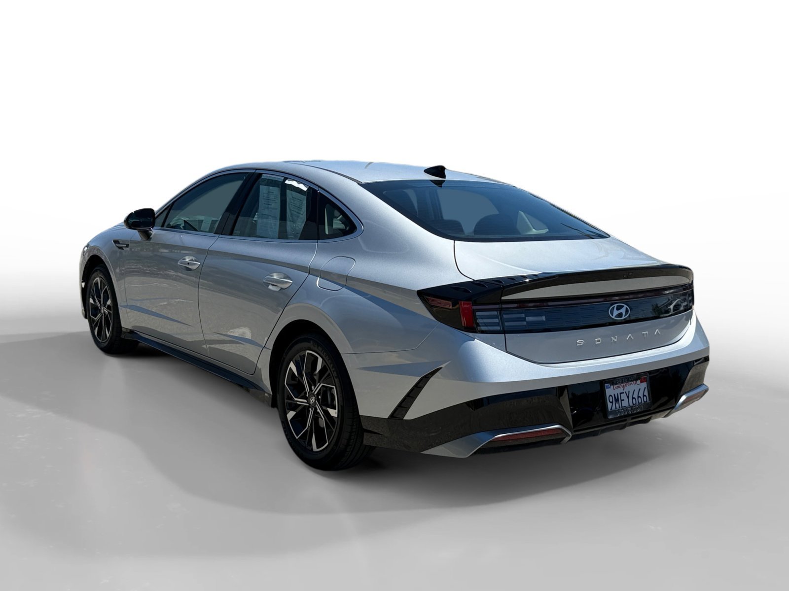 Certified Used 2024 Aero Silver Hyundai SEL image 3