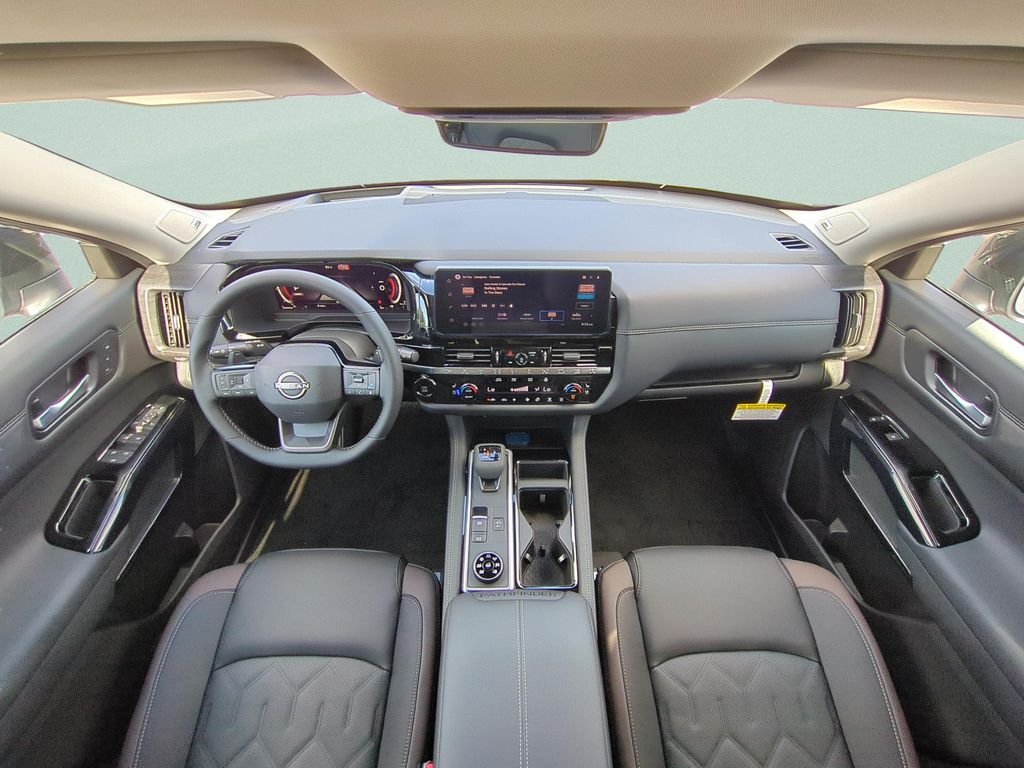 New 2026 Boulder Gray Pearl / Super Black Two-tone Nissan Platinum image 11