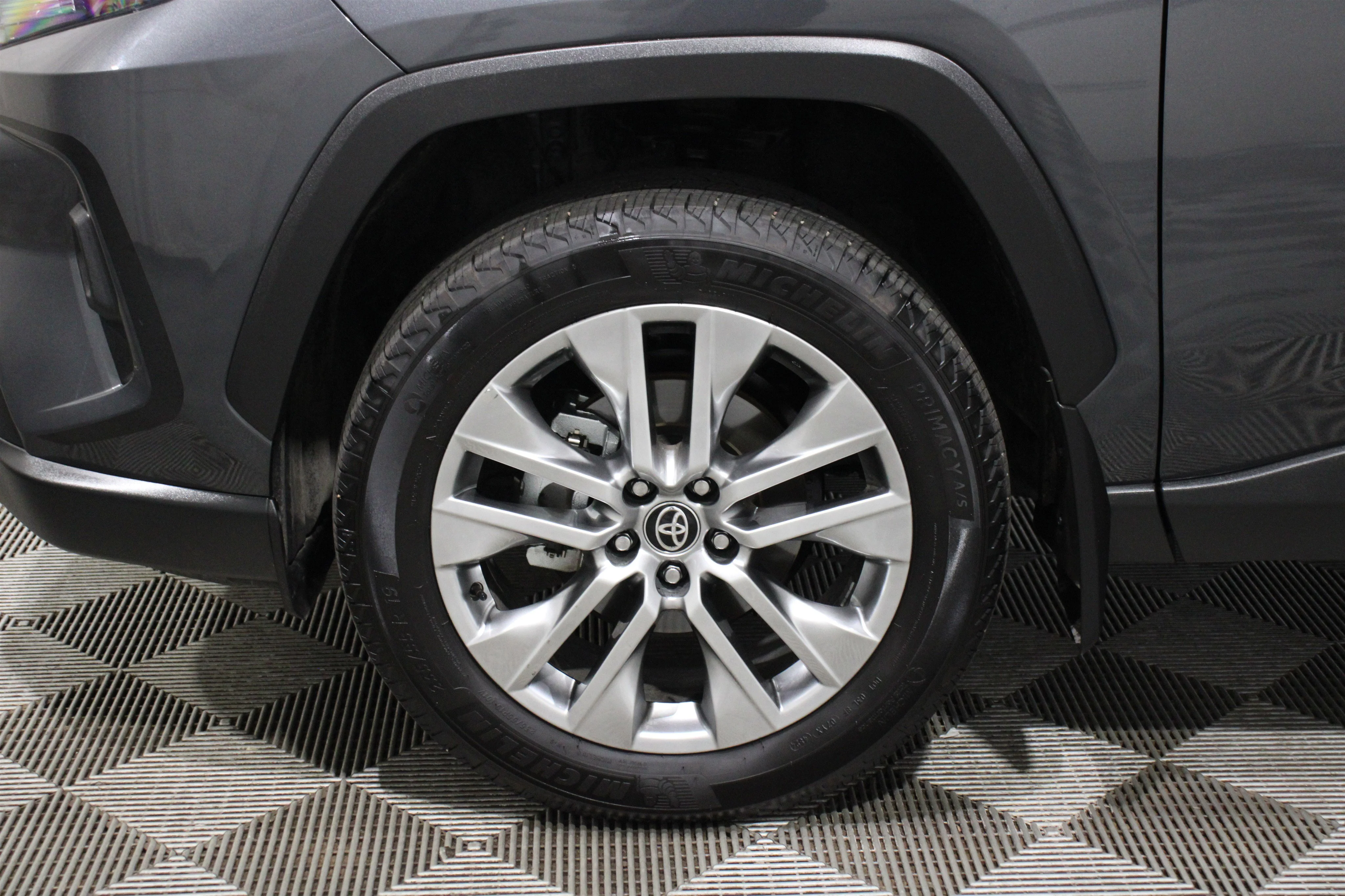 Used 2025 Gray Toyota XLE Premium image 39