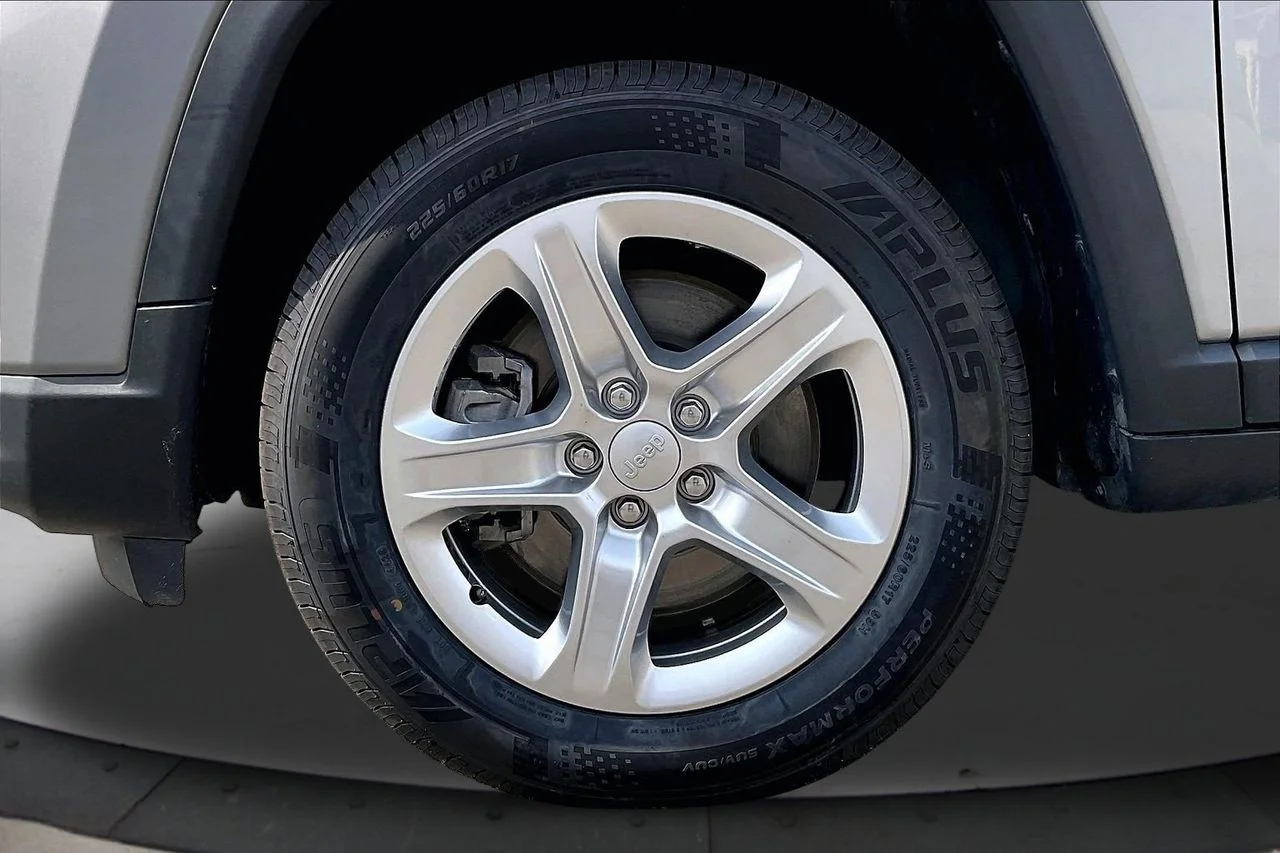 Used 2023 Silver Jeep Sport image 33
