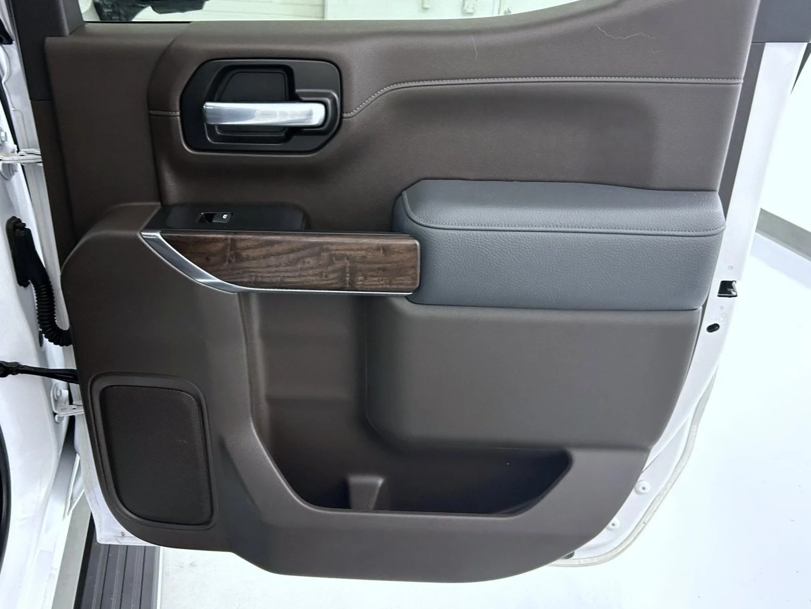 Used 2021 White GMC Denali image 18