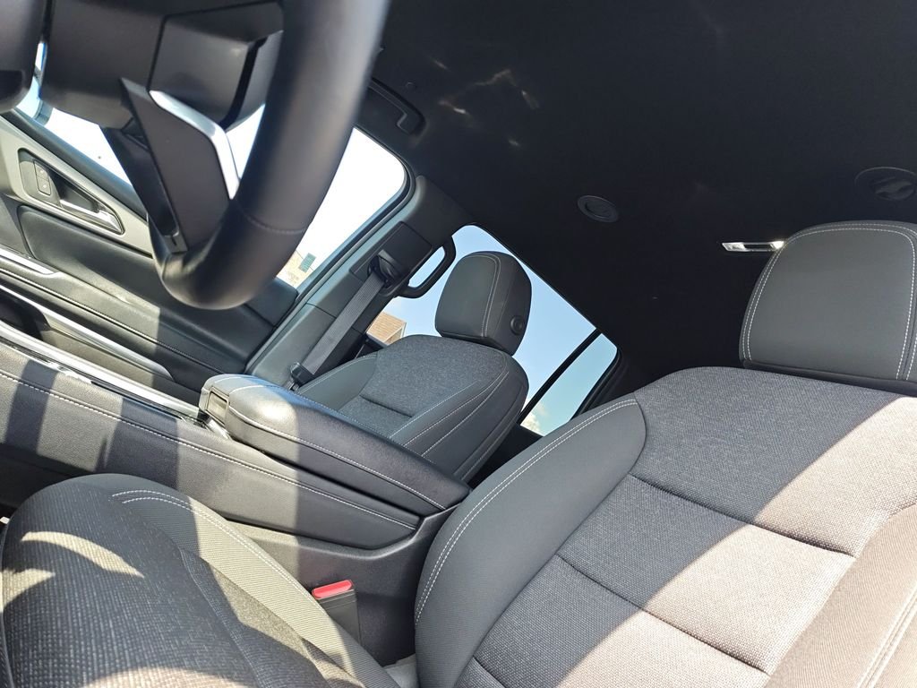 Used 2025 White Chevrolet LT image 24