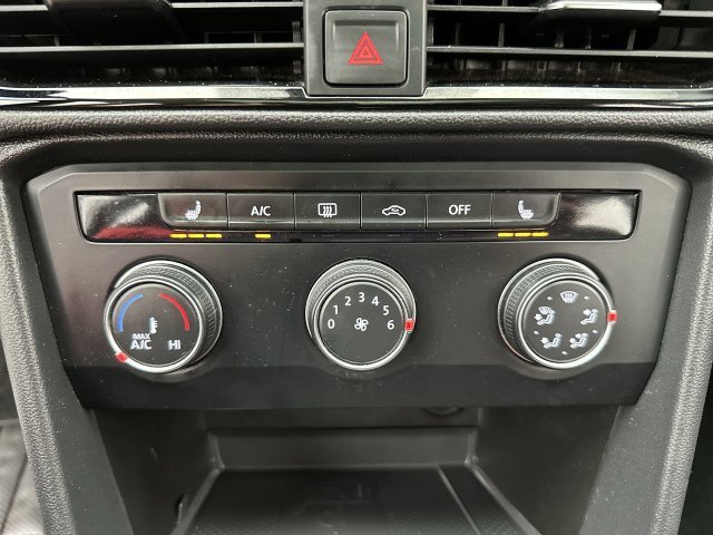 Used 2022 Black Volkswagen 1.5T SE image 18