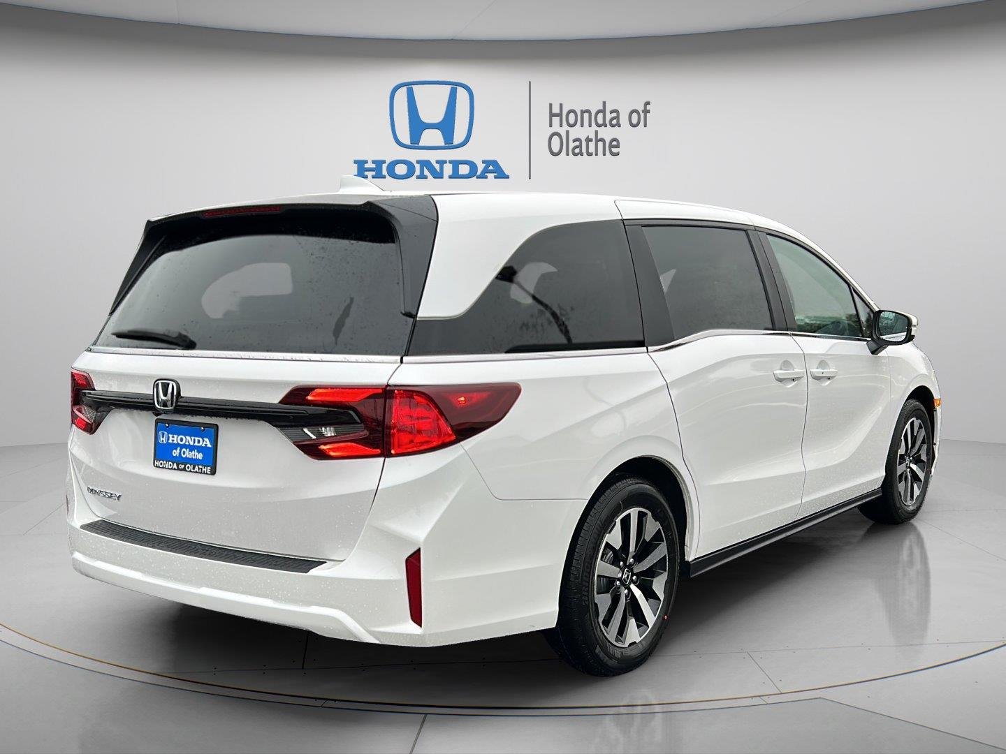 New 2027 Platinum White Pearl Honda EX-L image 3