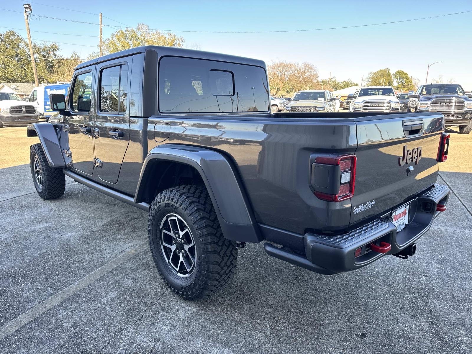 New 2026 Granite Crystal Metallic Clear-Coat Exterior Paint Jeep Rubicon image 4