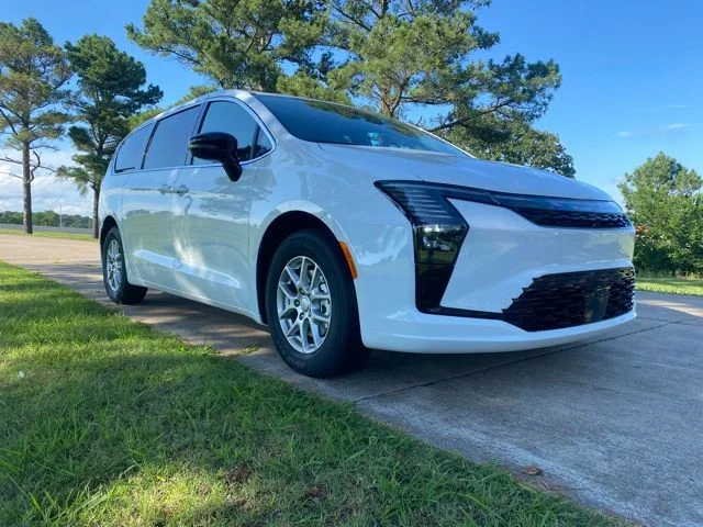 New 2027 Bright White Clear-Coat Exterior Paint Chrysler Select image 12