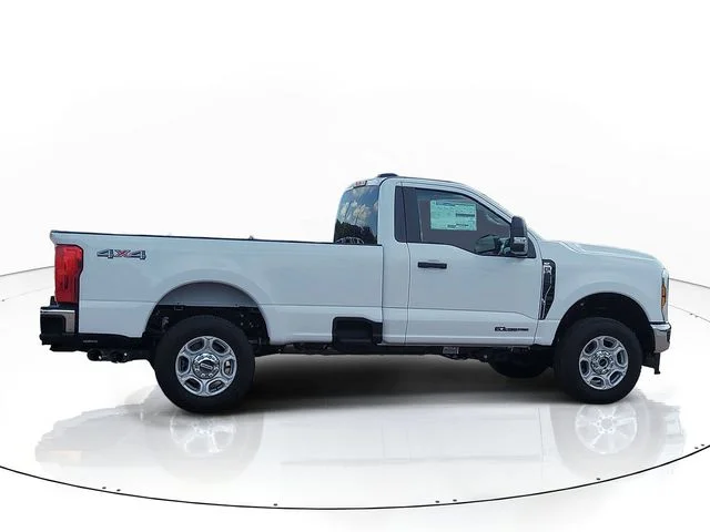 New 2026 Oxford White Ford XLT image 4