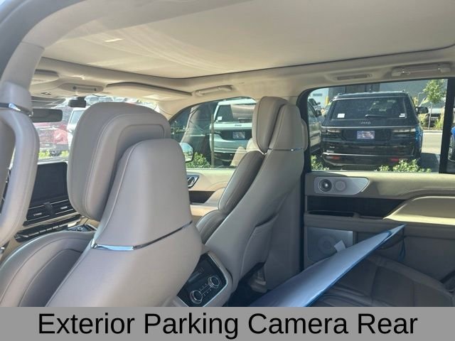 Used 2019 White Lincoln Reserve image 11