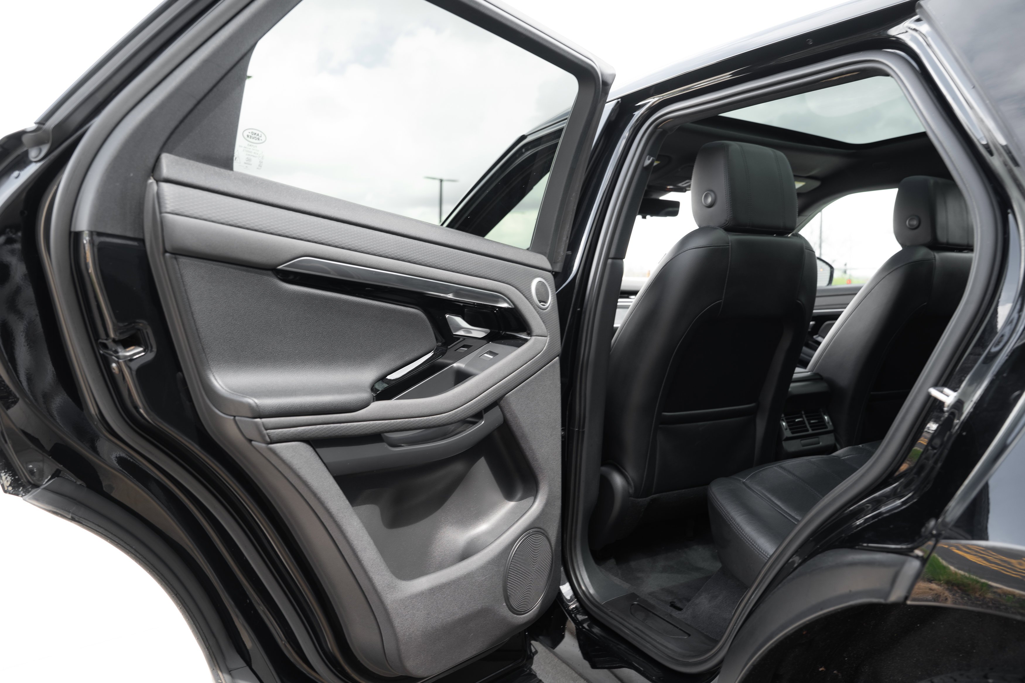 Used 2020 Santorini Black Metallic Land Rover S image 27