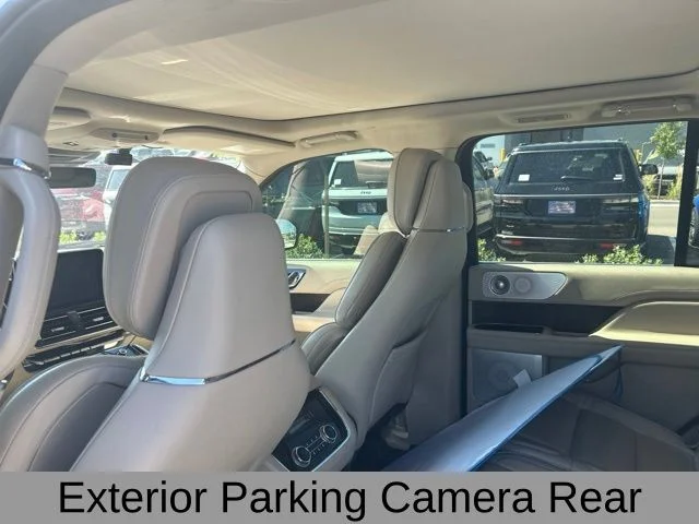 Used 2019 White Lincoln Reserve image 11