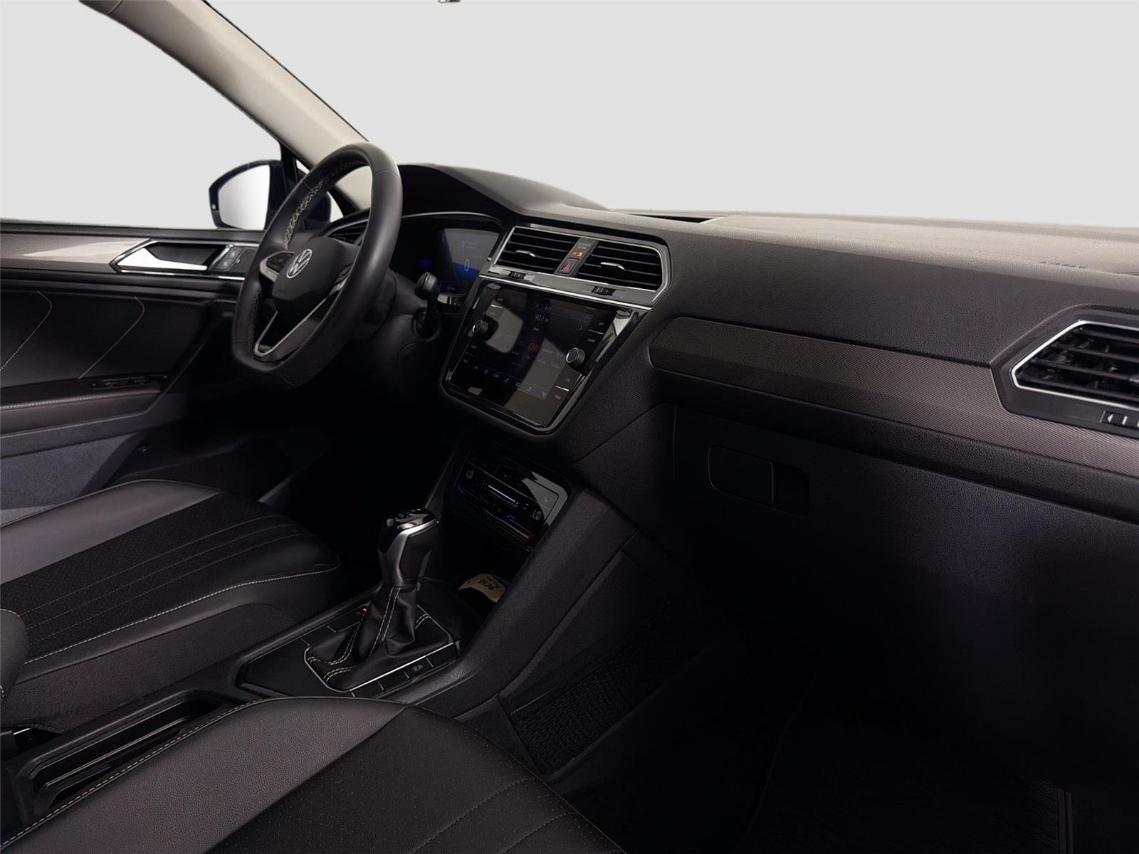 Certified Used 2023 Deep Black Pearl Volkswagen SE image 25