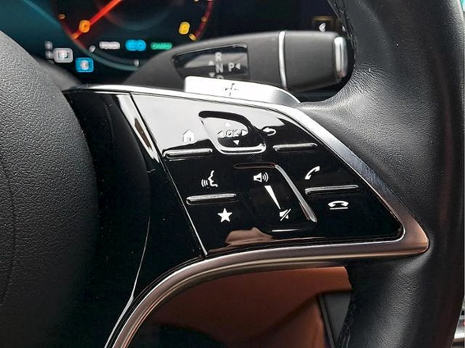 Used 2022 Obsidian Black Metallic Mercedes-Benz 4MATIC® image 15