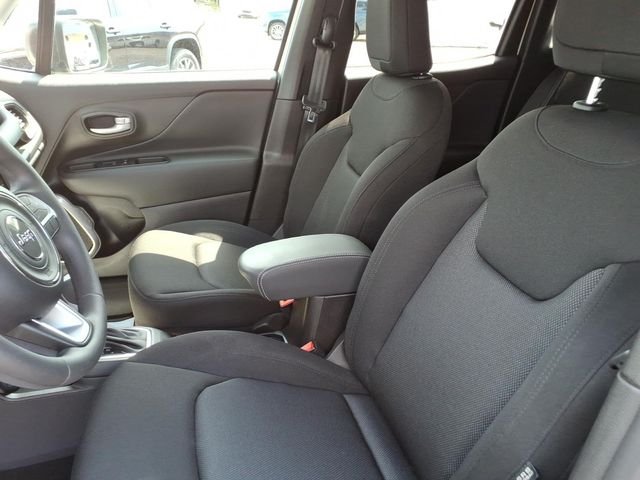 Used 2023 White Jeep Latitude image 11