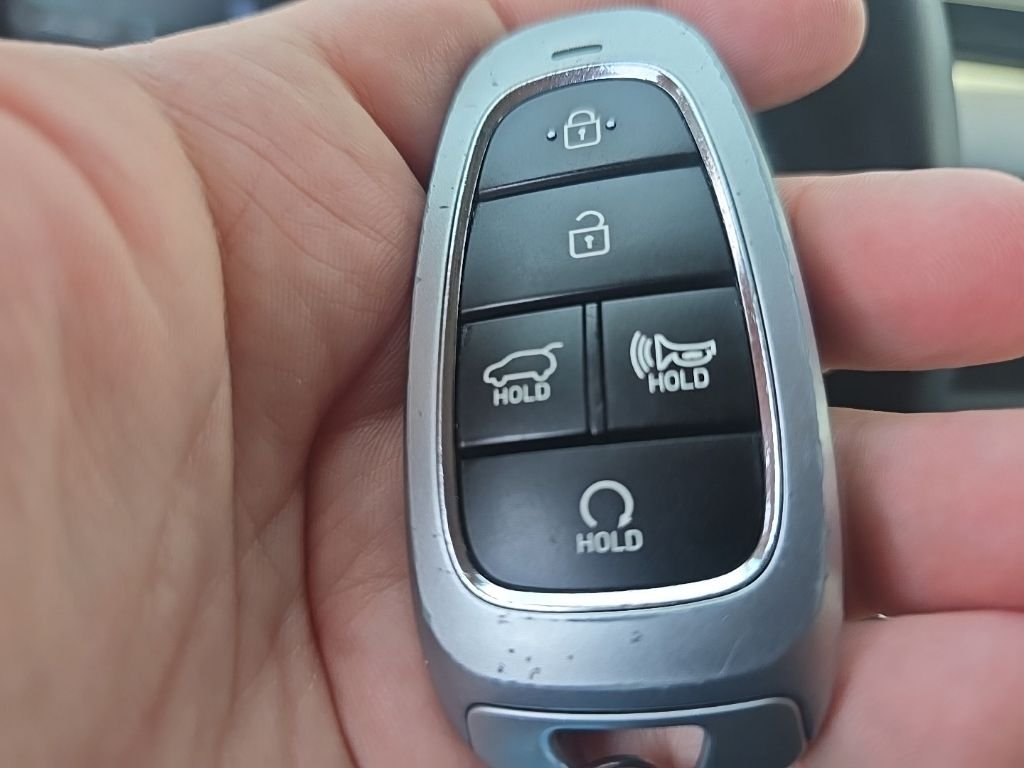 Used 2024 White Hyundai SEL image 21