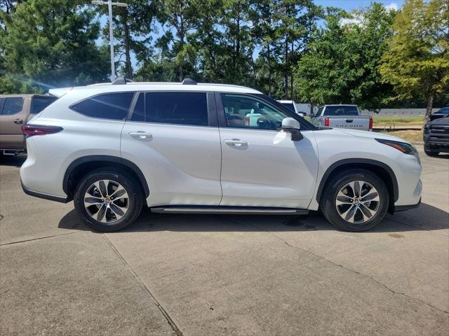 Certified Used 2024 WIND CHILL PEARL Toyota  image 9