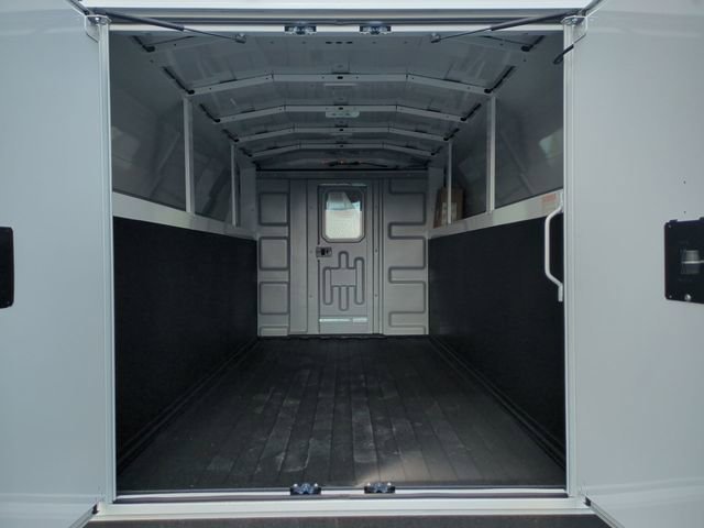 New 2025 Summit White Chevrolet 1WT image 25
