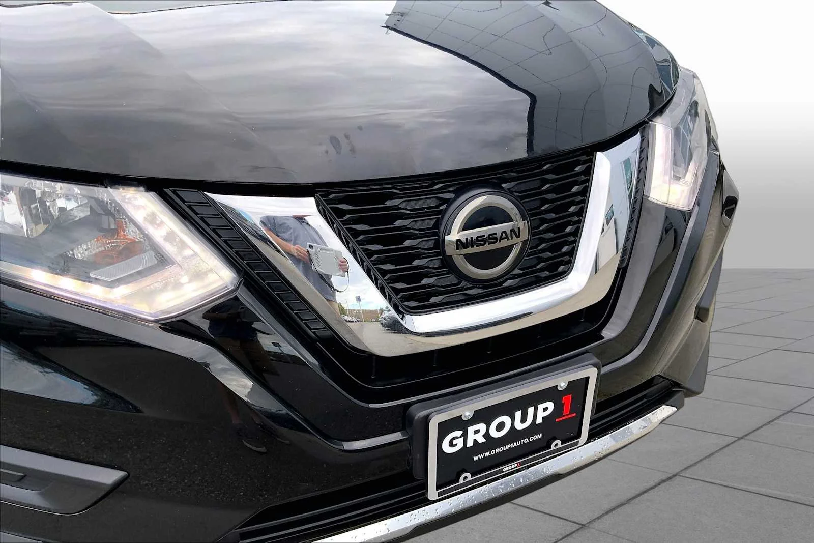 Used 2020 Magnetic Black Pearl Nissan S image 31