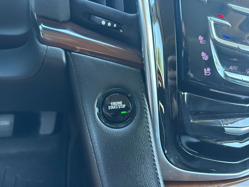 Used 2018  Cadillac Premium Luxury image 27