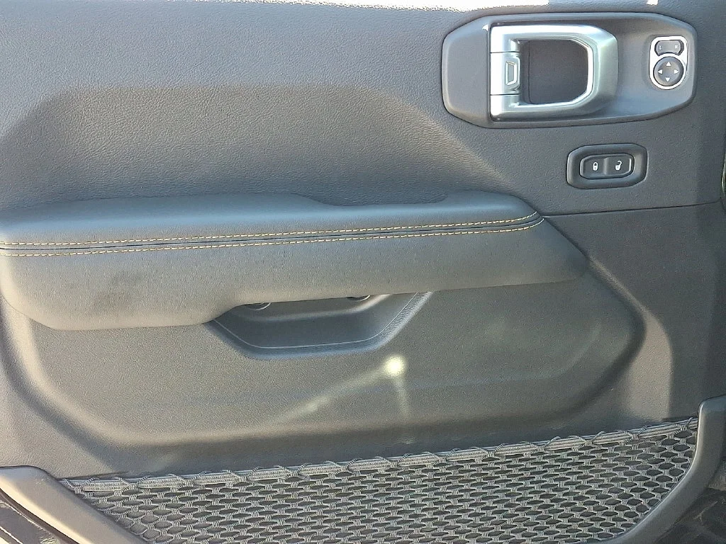 New 2027 Black Jeep Sahara image 8