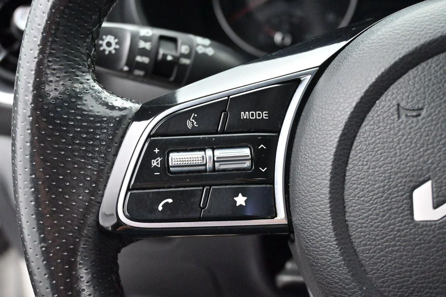 Used 2022 Snow White Pearl Kia GT-Line image 16