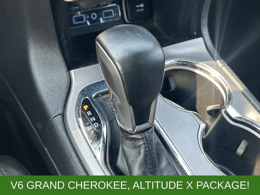Used 2021 Black Jeep Laredo X image 31