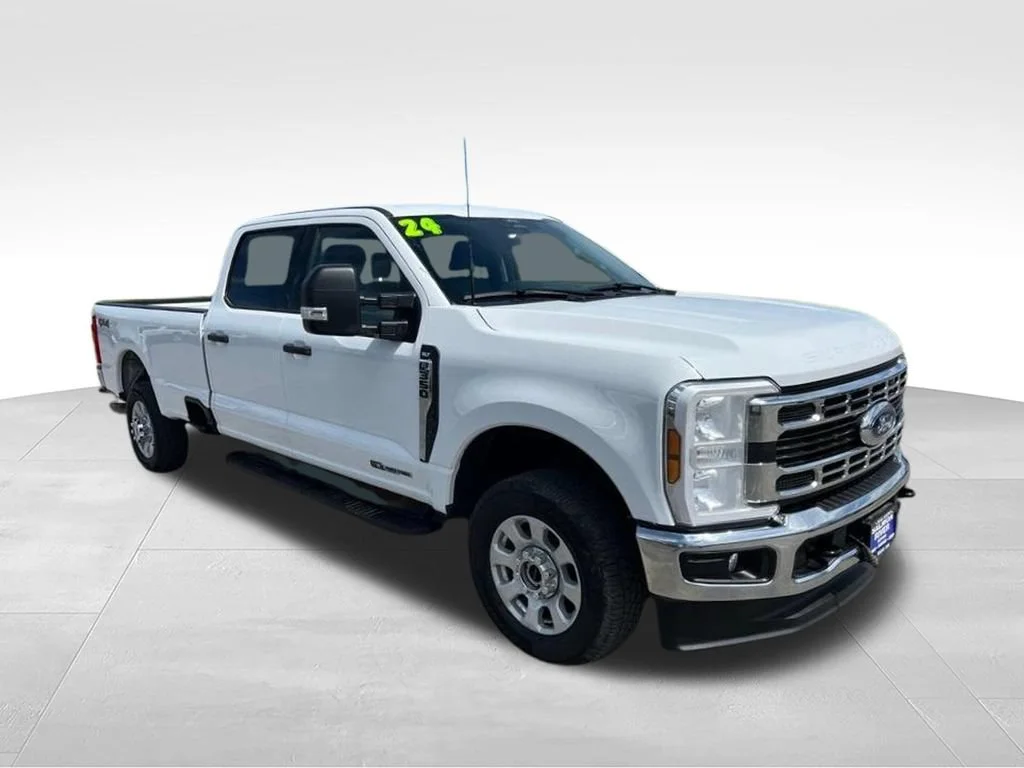Used 2024 White Ford XL image 3