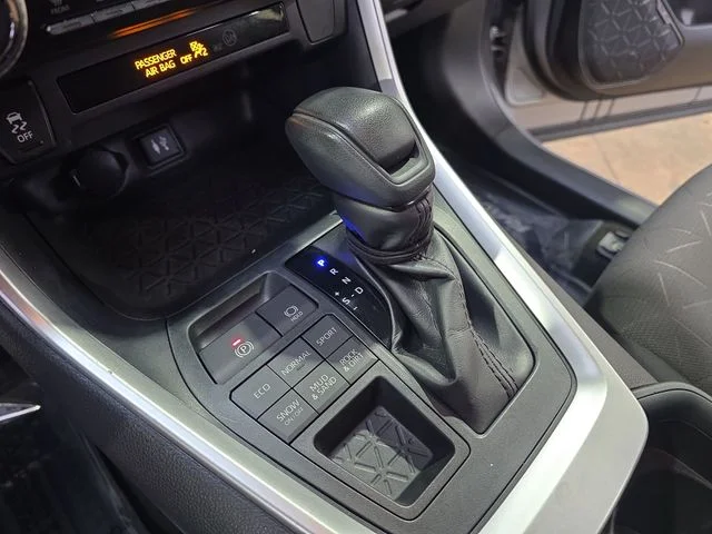 Used 2019 Silver Toyota XLE image 25